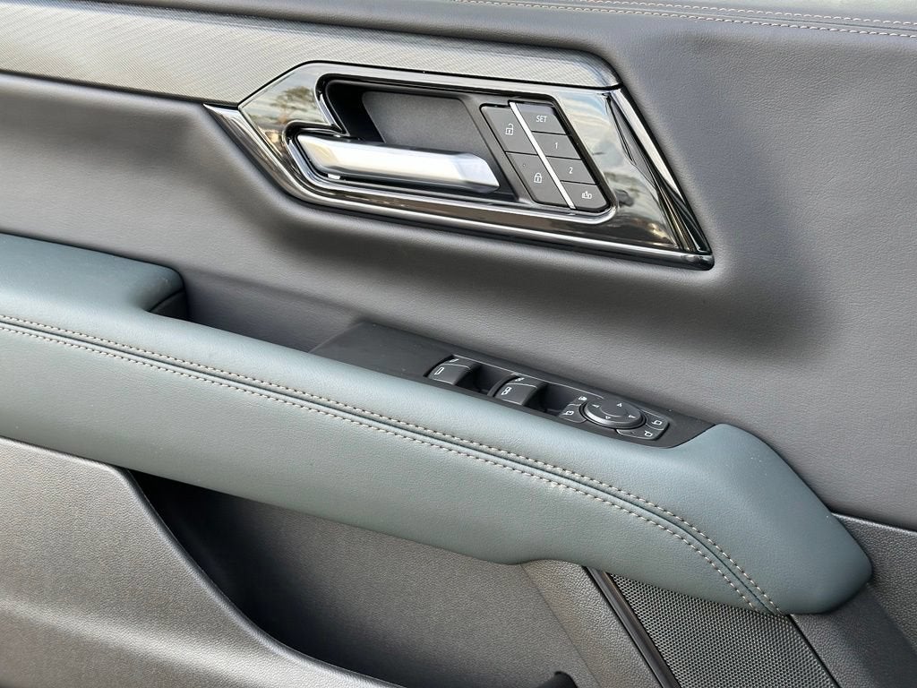 2026 GMC Yukon AT4 - Photo 9