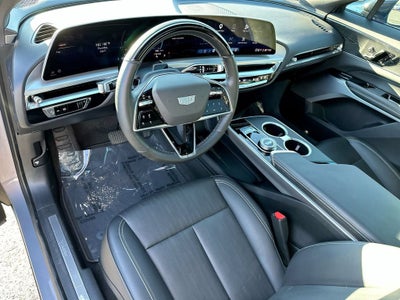 2024 Cadillac LYRIQ Luxury 2