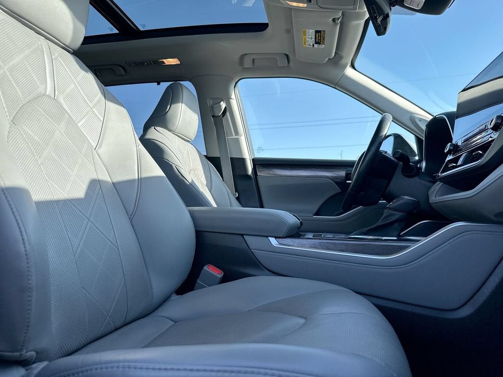 2021 Toyota Highlander Hybrid Platinum