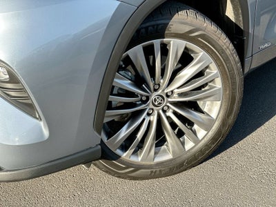 2021 Toyota Highlander Hybrid Platinum