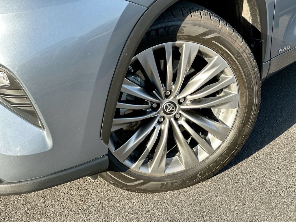 2021 Toyota Highlander Hybrid Platinum