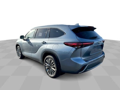 2021 Toyota Highlander Hybrid Platinum
