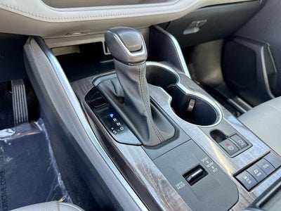 2021 Toyota Highlander Hybrid Platinum