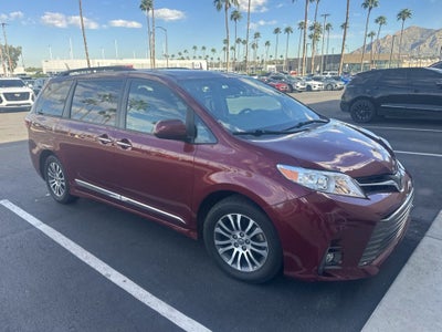 2018 Toyota Sienna XLE Auto Access Seat