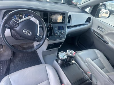 2018 Toyota Sienna XLE Auto Access Seat