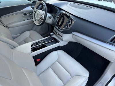 2021 Volvo XC90 T5 Momentum 7 Passenger