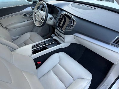 2021 Volvo XC90 T5 Momentum 7 Passenger