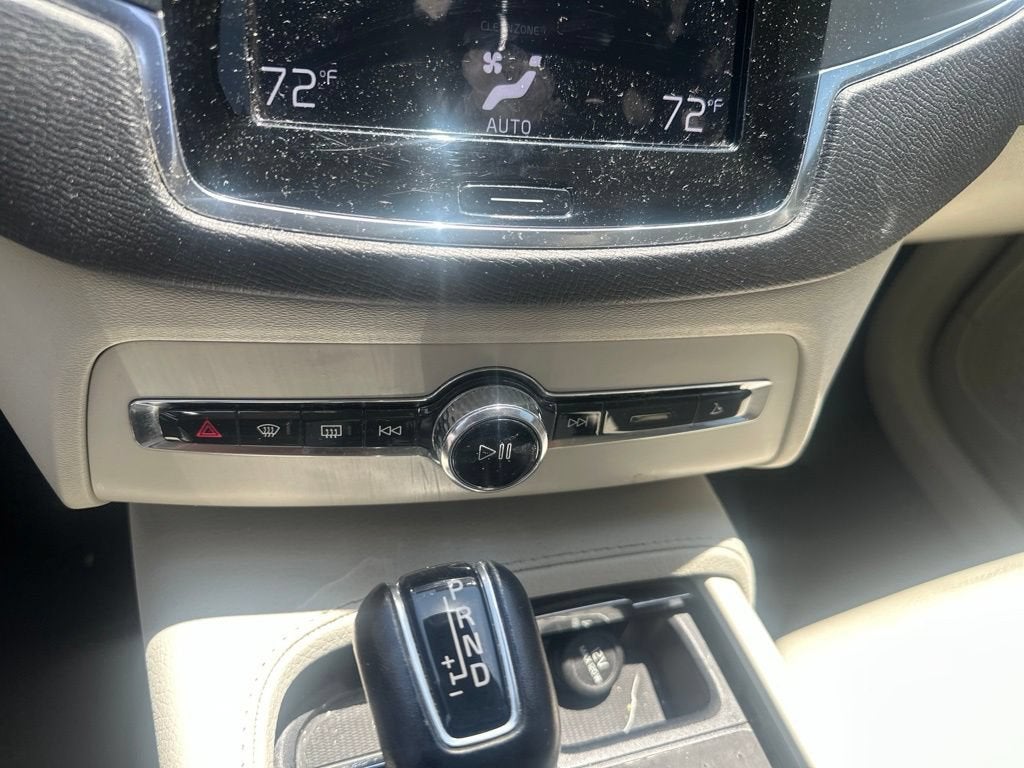 2021 Volvo XC90 T5 Momentum 7 Passenger