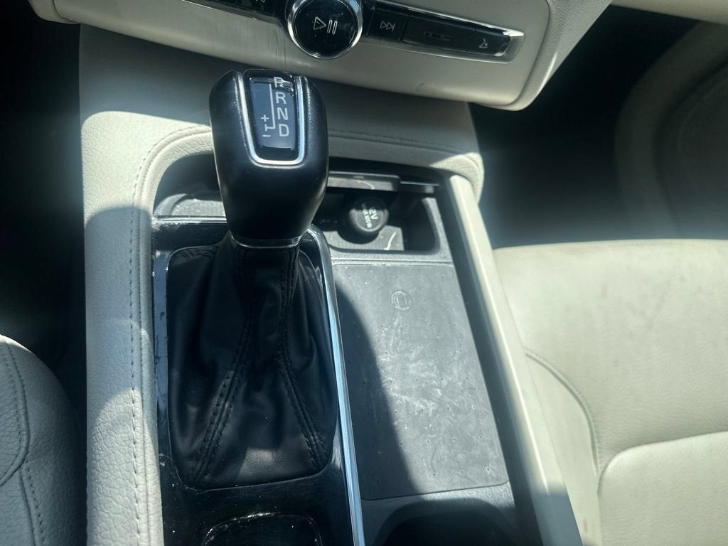 2021 Volvo XC90 T5 Momentum 7 Passenger