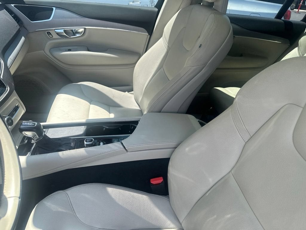 2021 Volvo XC90 T5 Momentum 7 Passenger