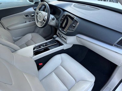 2021 Volvo XC90 T5 Momentum 7 Passenger