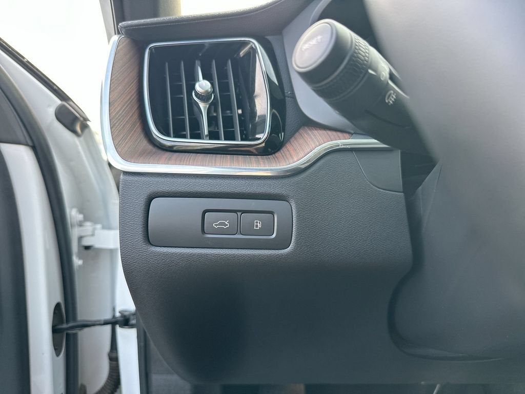 2023 Volvo XC60 Recharge Plug-In Hyb Ultimate Dark Theme
