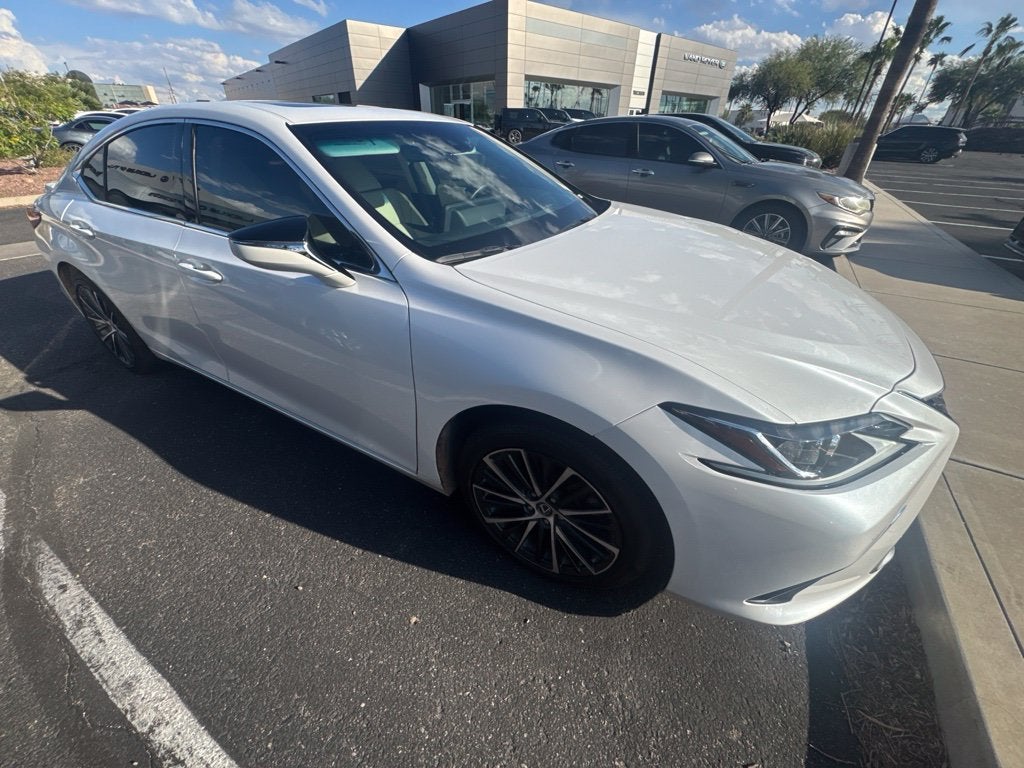 2025 Lexus ES 300h