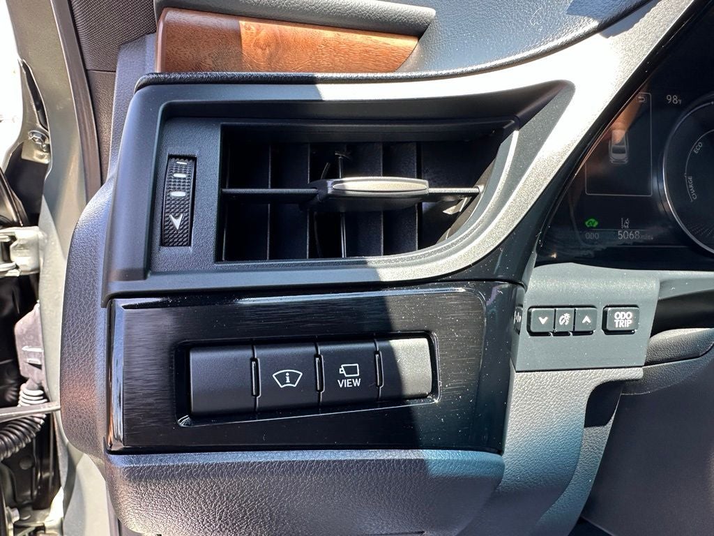 2025 Lexus ES 300h Luxury