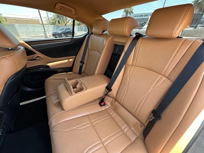 2025 Lexus ES 300h Luxury