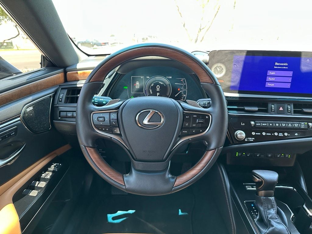 2025 Lexus ES 300h Luxury