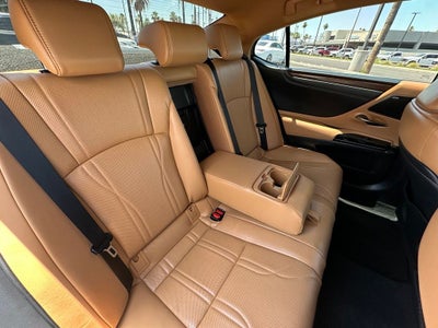 2025 Lexus ES 300h Luxury
