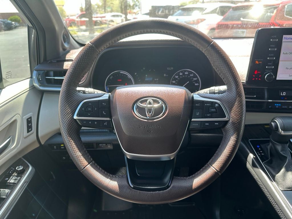 2023 Toyota Sienna Platinum 7 Passenger