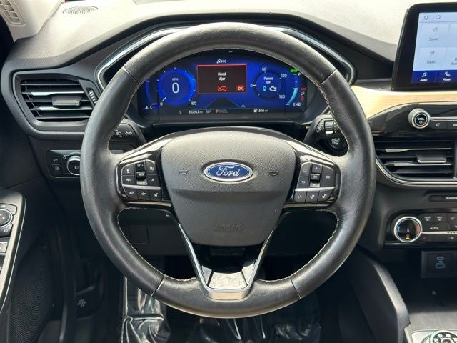2022 Ford Escape Hybrid Titanium