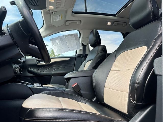 2022 Ford Escape Hybrid Titanium