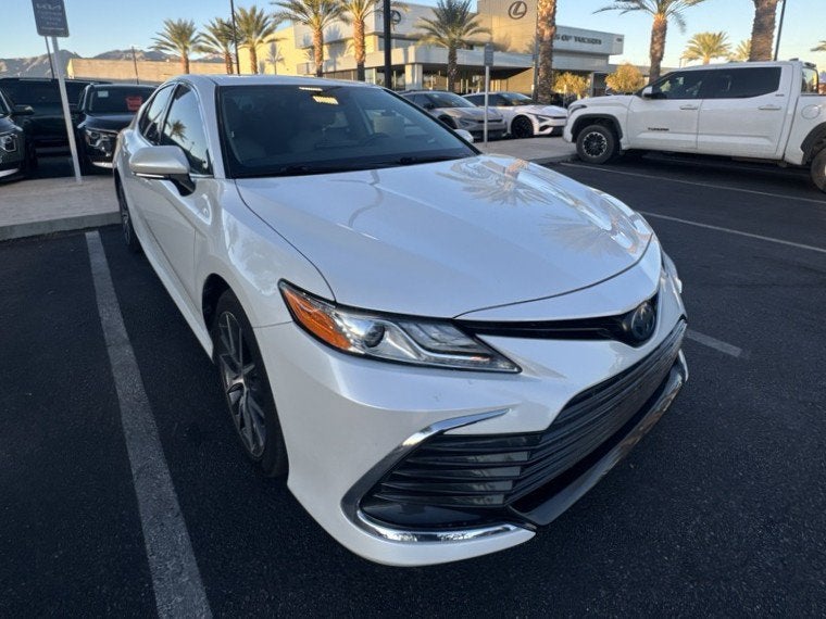 2022 Toyota Camry Hybrid XLE