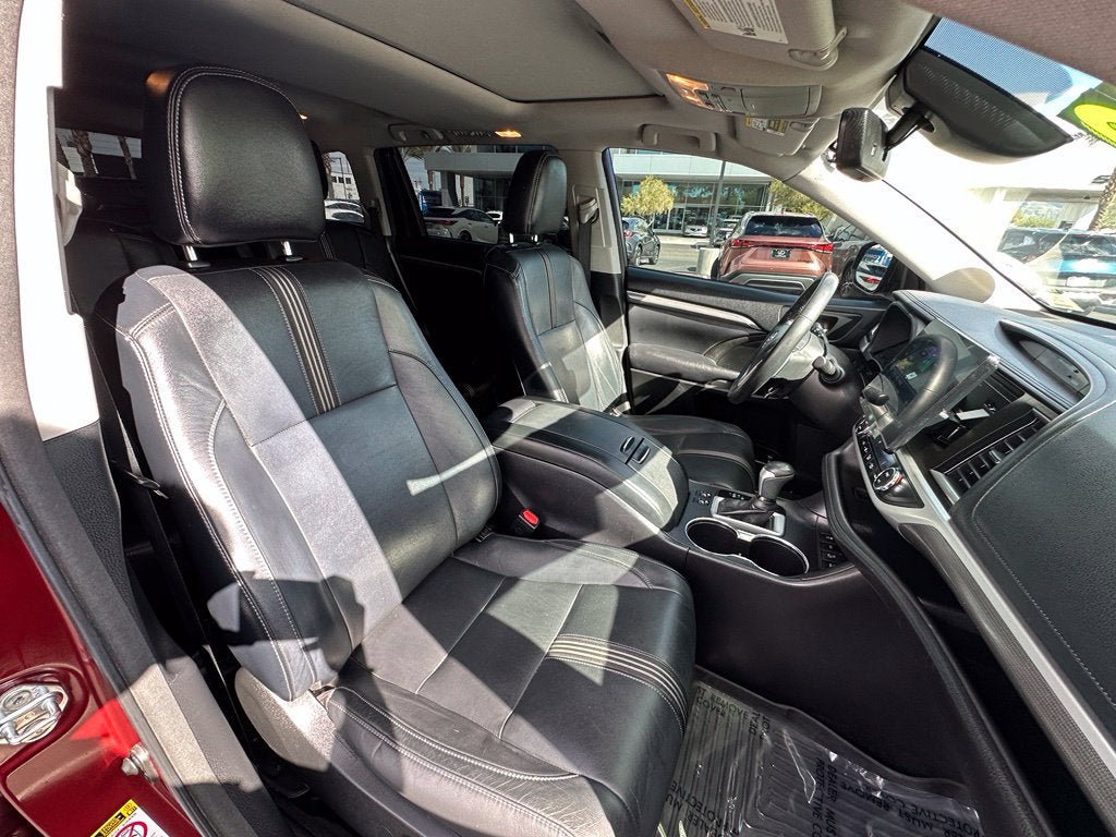 2017 Toyota Highlander SE