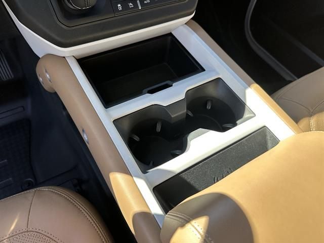 2025 Land Rover Defender 90 X-Dynamic SE