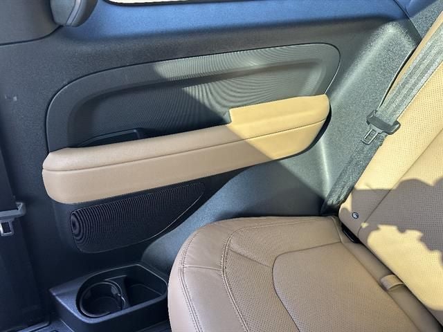 2025 Land Rover Defender 90 X-Dynamic SE