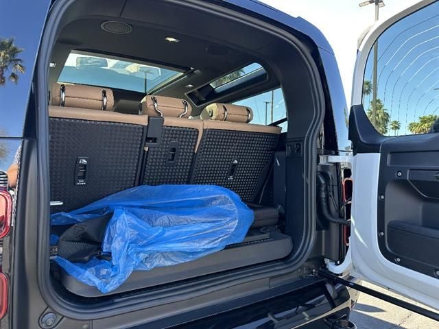 2025 Land Rover Defender 90 X-Dynamic SE