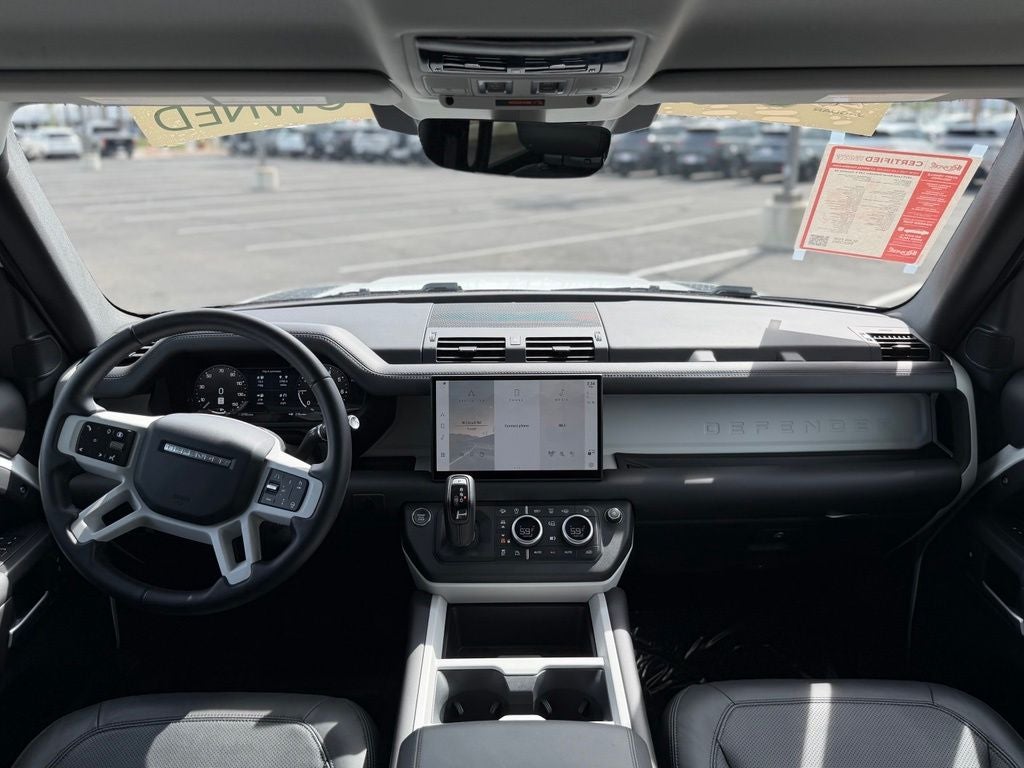 2025 Land Rover Defender 130 X-Dynamic SE