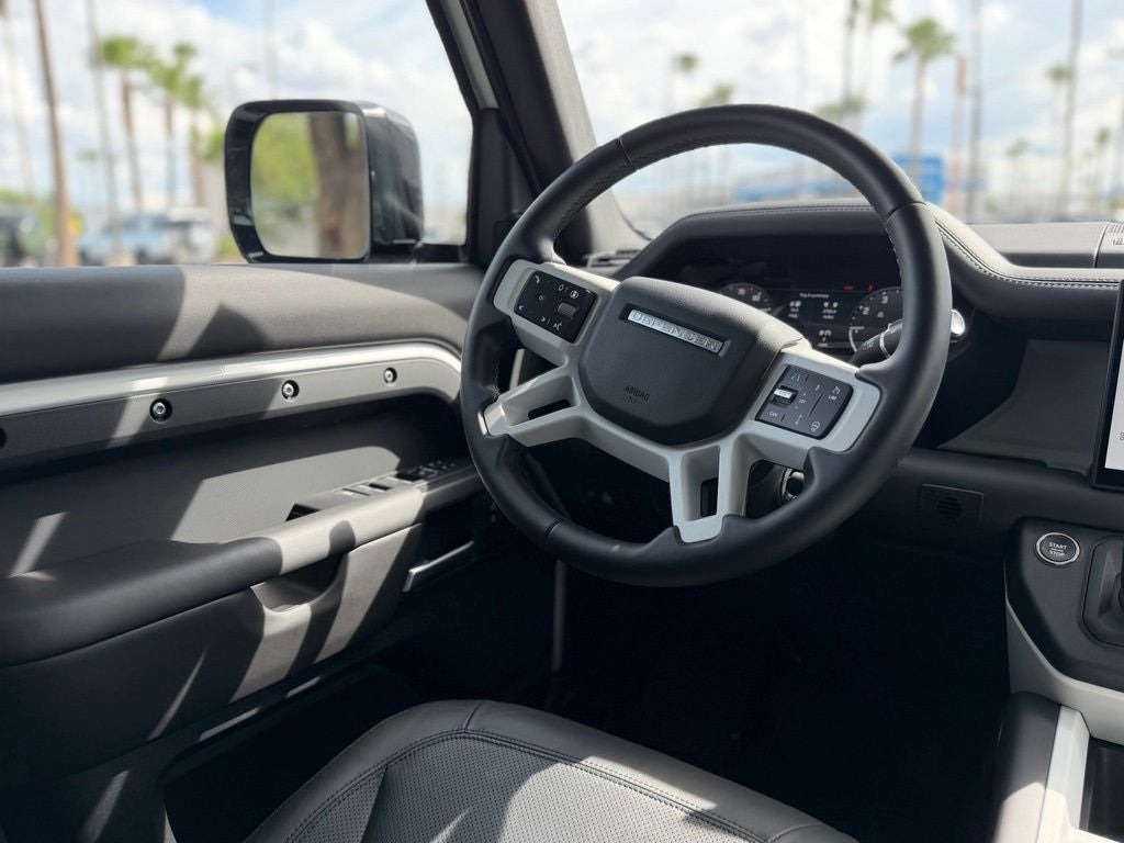 2025 Land Rover Defender 130 X-Dynamic SE