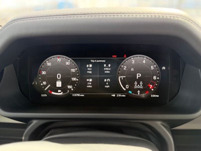 2025 Land Rover Defender 130 X-Dynamic SE