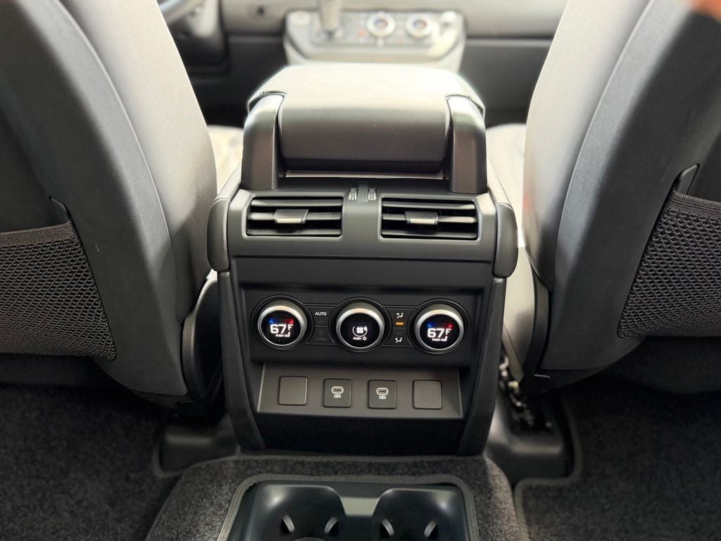 2025 Land Rover Defender 130 X-Dynamic SE