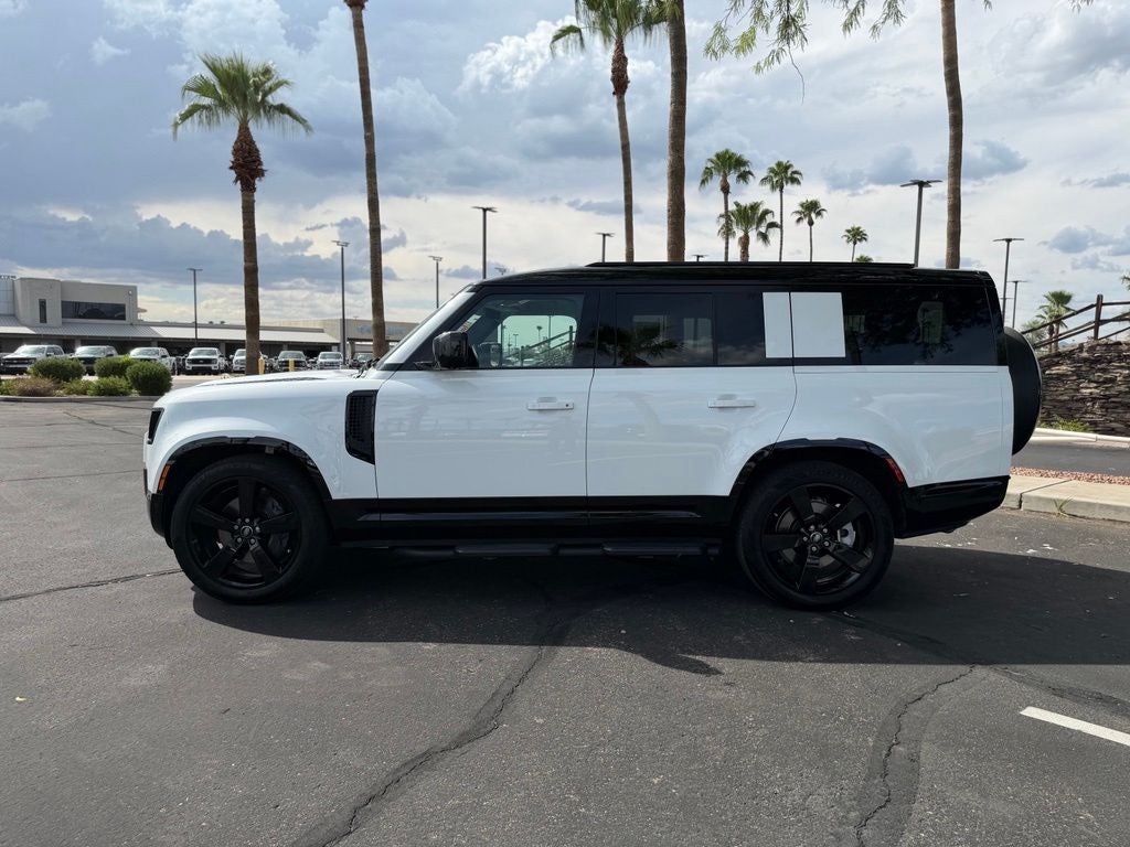 2025 Land Rover Defender 130 X-Dynamic SE