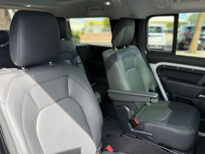 2025 Land Rover Defender 130 X-Dynamic SE