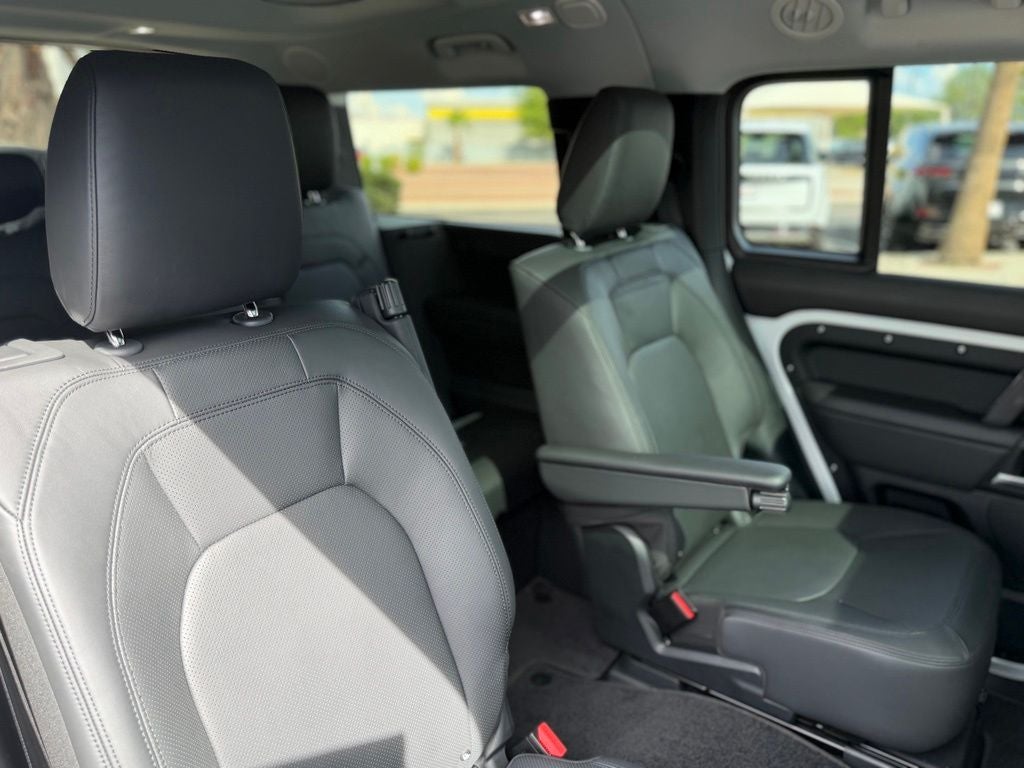 2025 Land Rover Defender 130 X-Dynamic SE