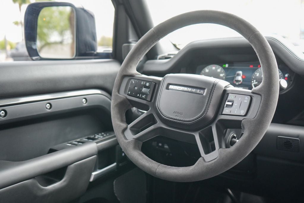 2024 Land Rover Defender 110 V8