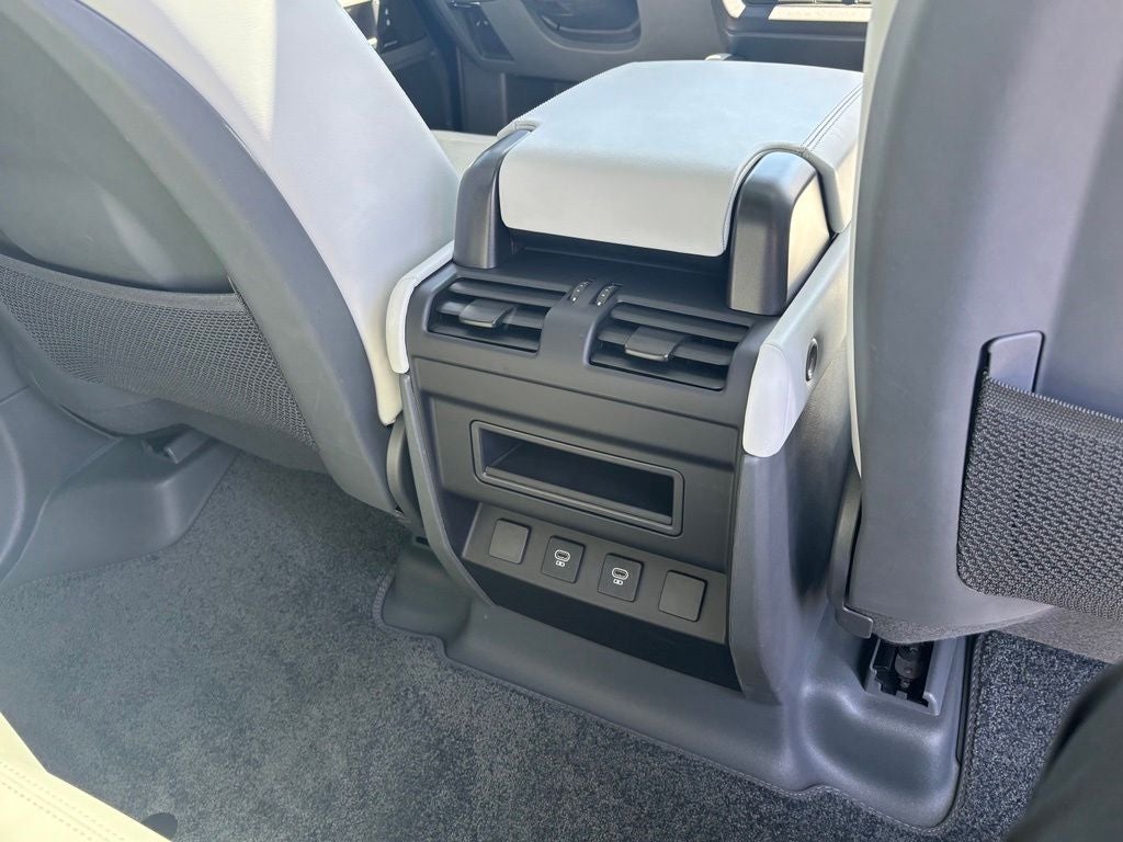 2025 Land Rover Defender 110 S
