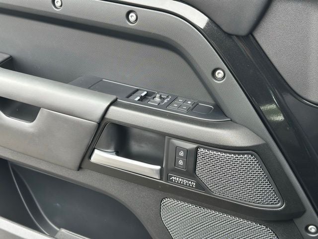 2023 Land Rover Defender 90 V8