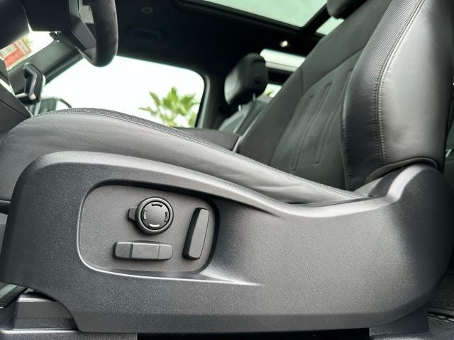 2023 Land Rover Defender 90 V8