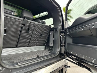 2023 Land Rover Defender 90 V8