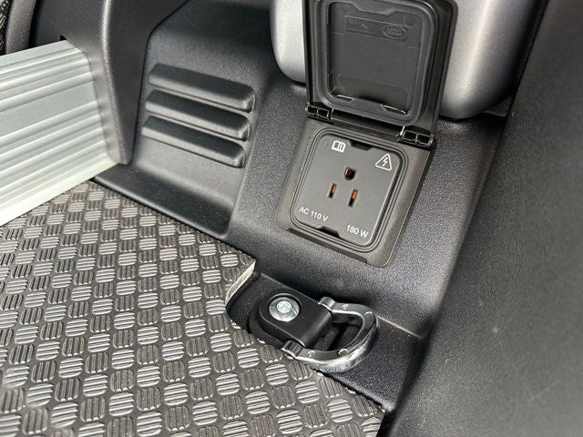 2023 Land Rover Defender 90 V8