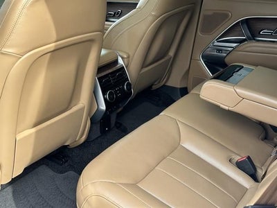 2025 Land Rover Range Rover Plug-In Hybrid SE