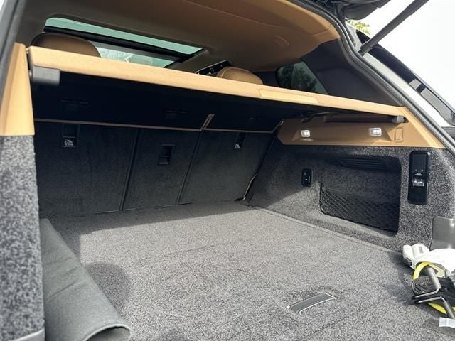 2025 Land Rover Range Rover Plug-In Hybrid SE