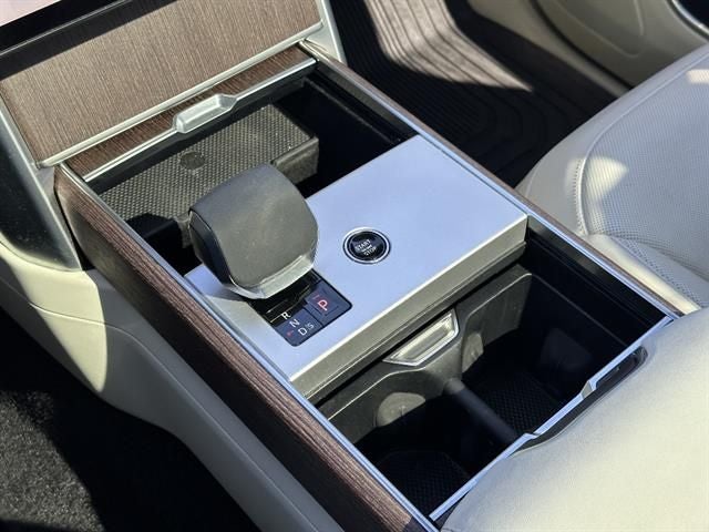 2025 Land Rover Range Rover SE