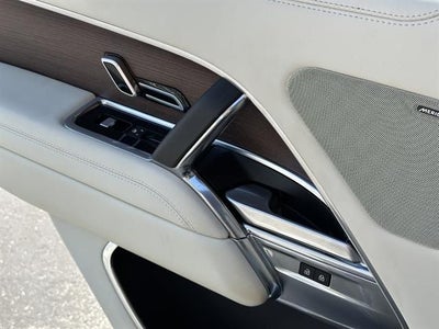 2025 Land Rover Range Rover SE