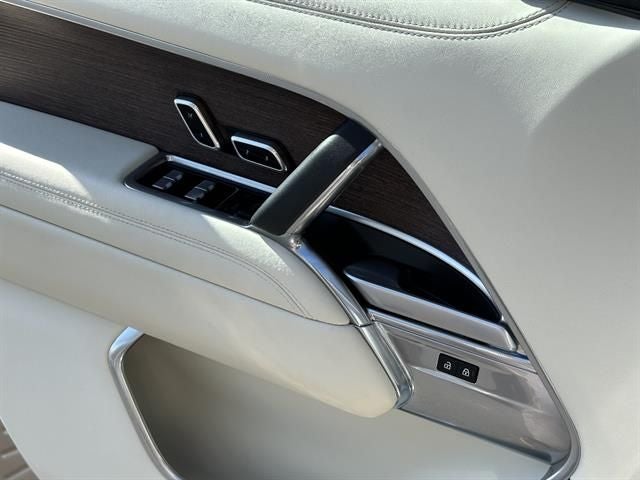 2025 Land Rover Range Rover SE