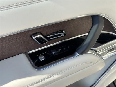 2025 Land Rover Range Rover SE