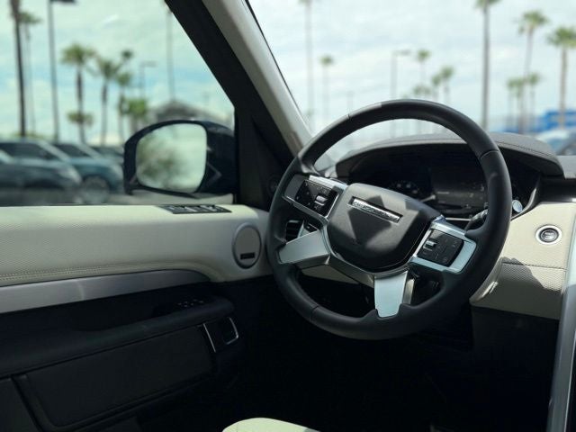2025 Land Rover Discovery Dynamic SE