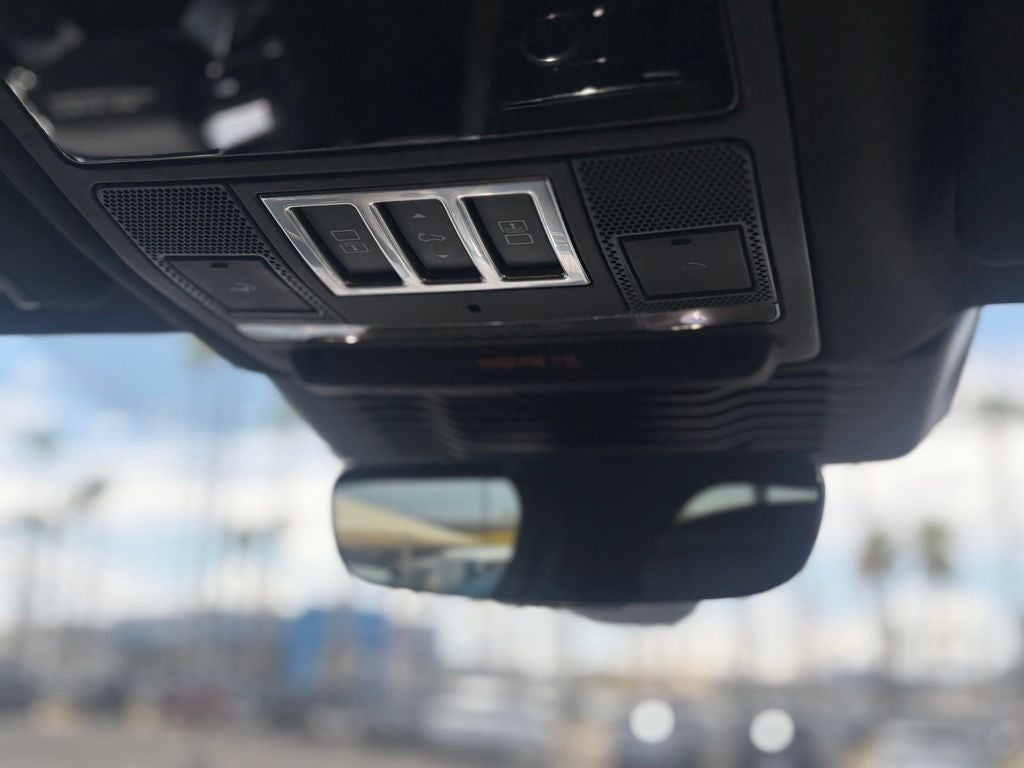 2025 Land Rover Discovery Dynamic SE